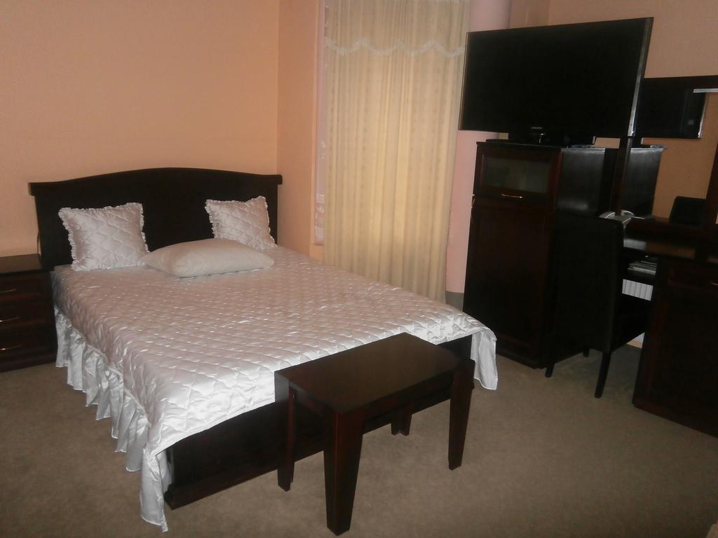 Hotel Vila Mitic Luxx Spa Centar Leskovac  Buitenkant foto