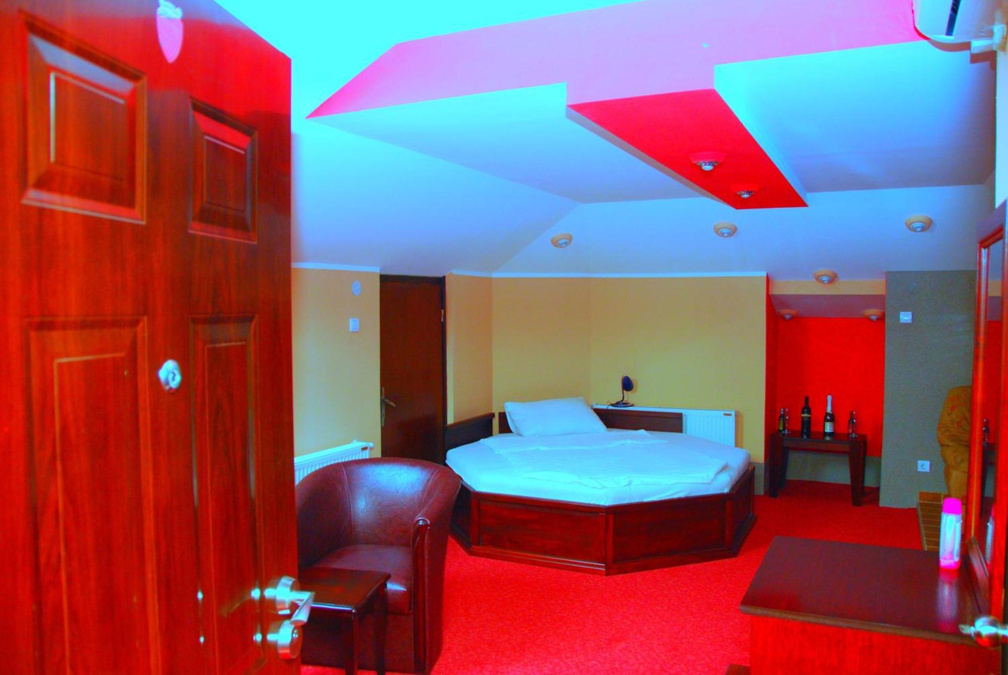 Hotel Vila Mitic Luxx Spa Centar Leskovac  Buitenkant foto