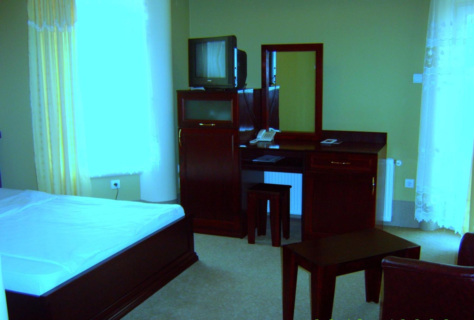 Hotel Vila Mitic Luxx Spa Centar Leskovac  Buitenkant foto