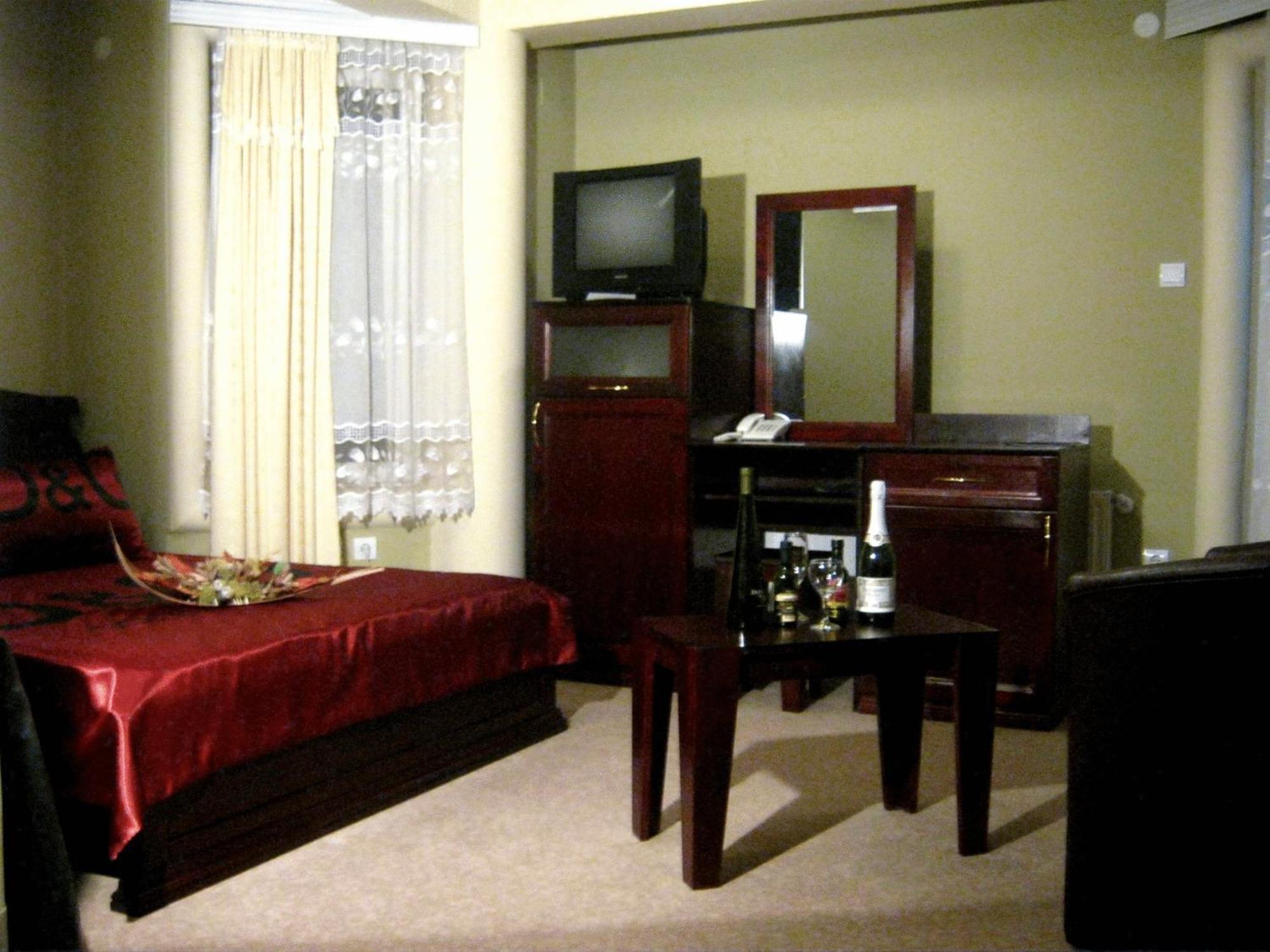 Hotel Vila Mitic Luxx Spa Centar Leskovac  Buitenkant foto