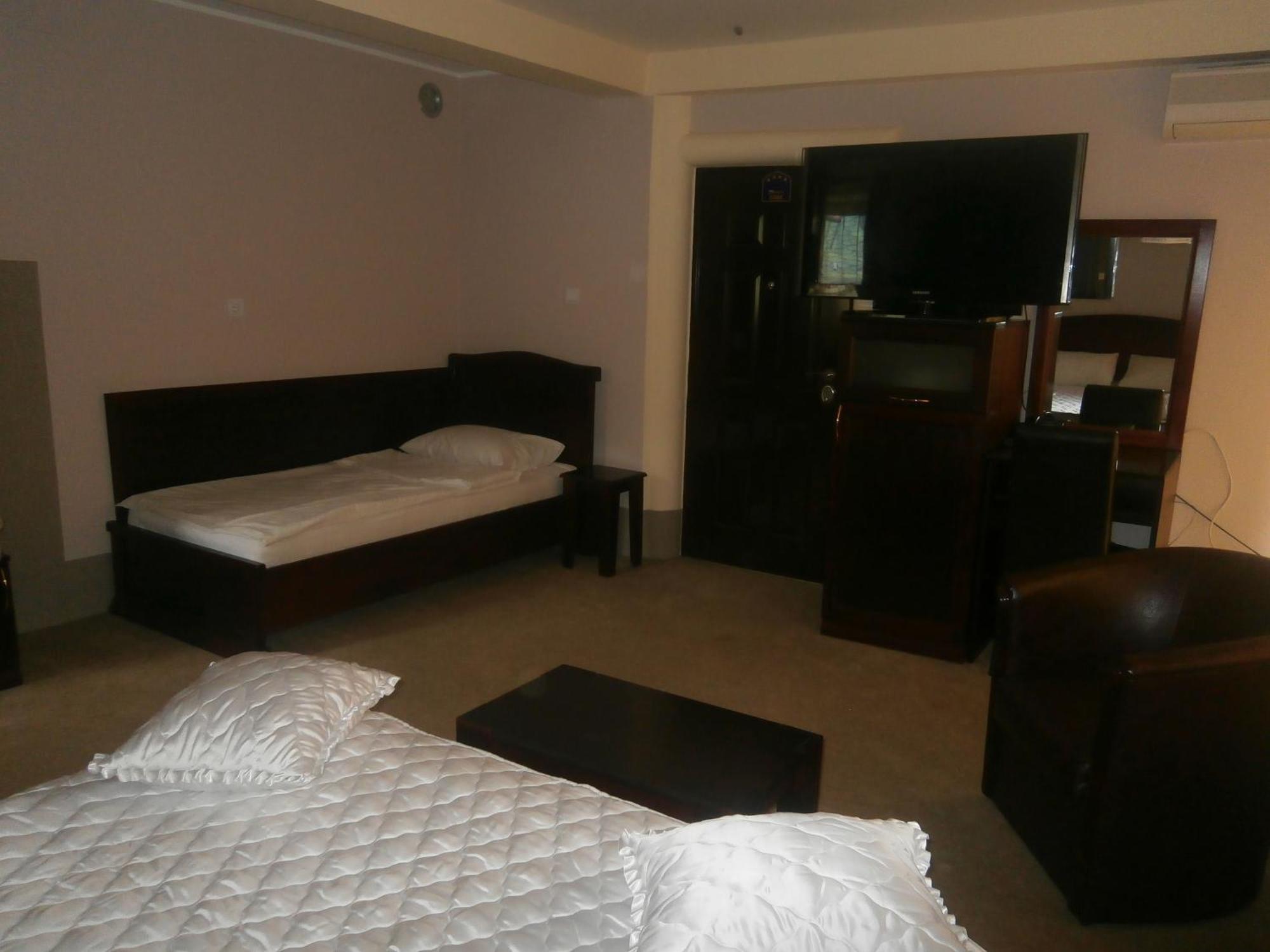 Hotel Vila Mitic Luxx Spa Centar Leskovac  Buitenkant foto