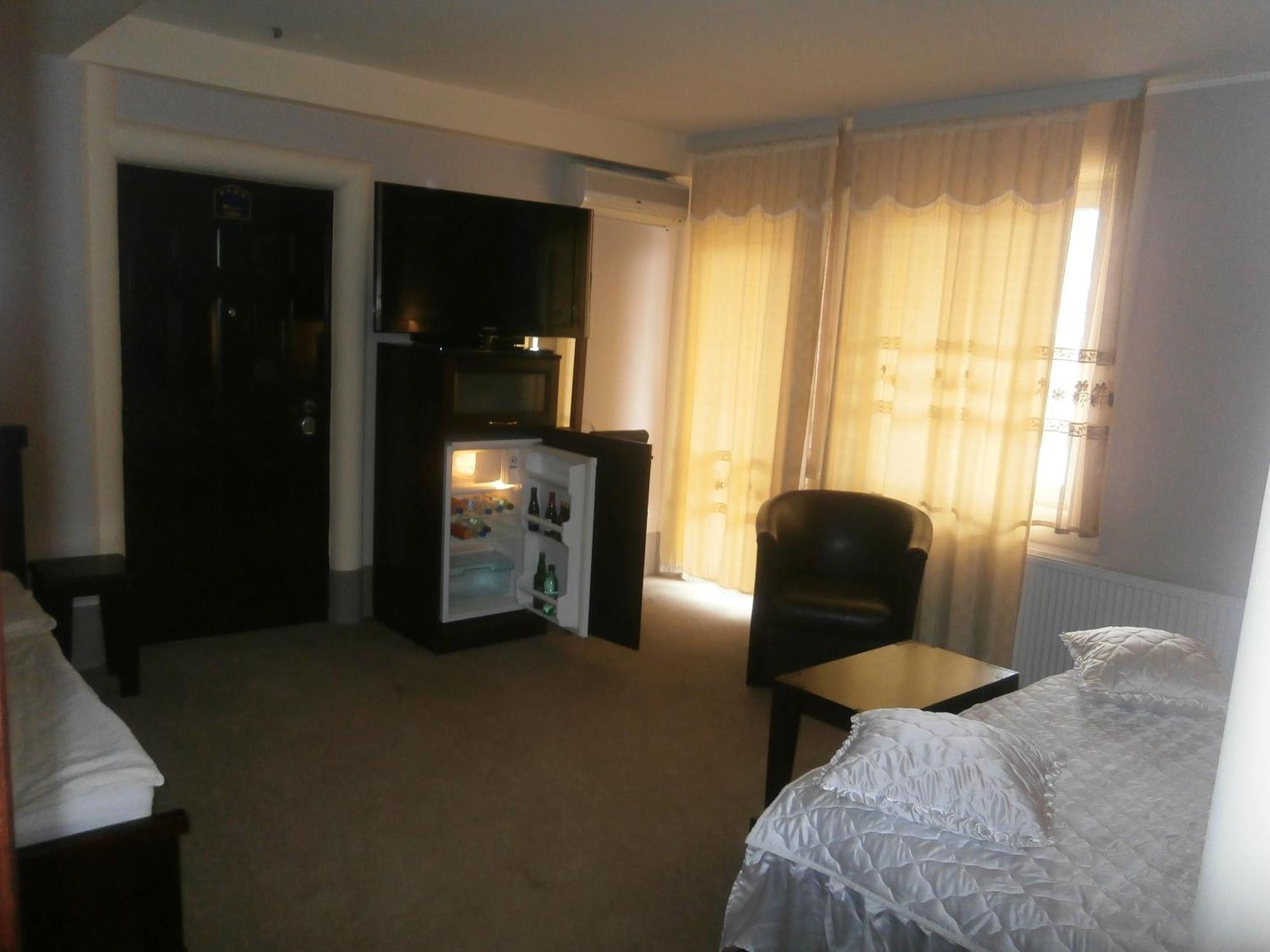 Hotel Vila Mitic Luxx Spa Centar Leskovac  Buitenkant foto