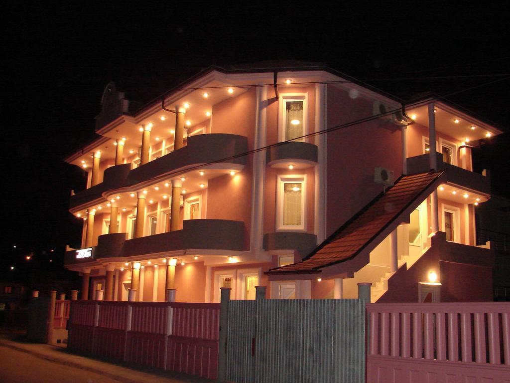 Hotel Vila Mitic Luxx Spa Centar Leskovac  Buitenkant foto