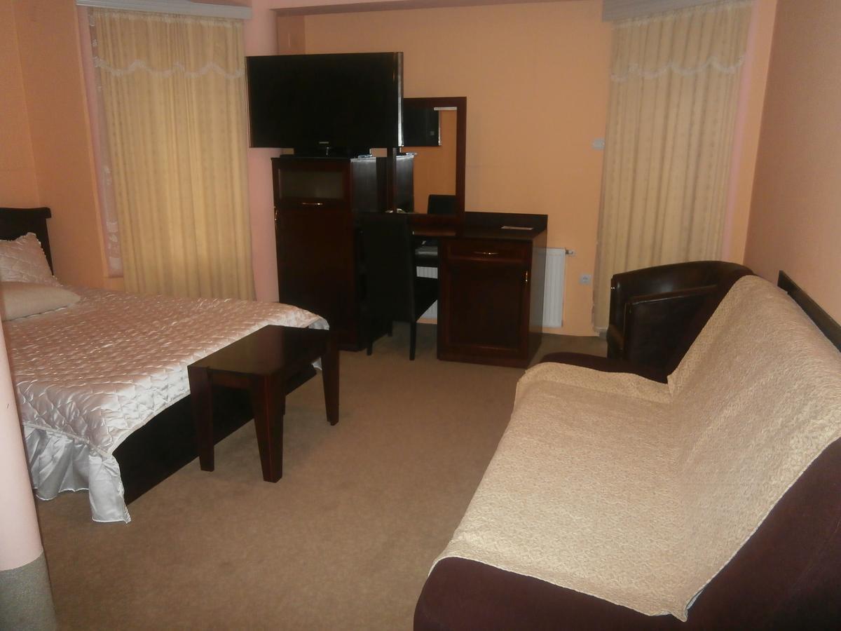 Hotel Vila Mitic Luxx Spa Centar Leskovac  Buitenkant foto