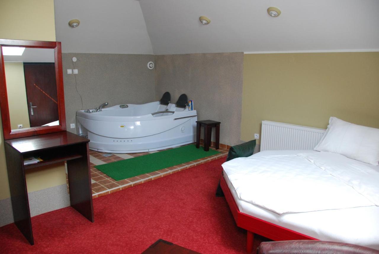 Hotel Vila Mitic Luxx Spa Centar Leskovac  Kamer foto